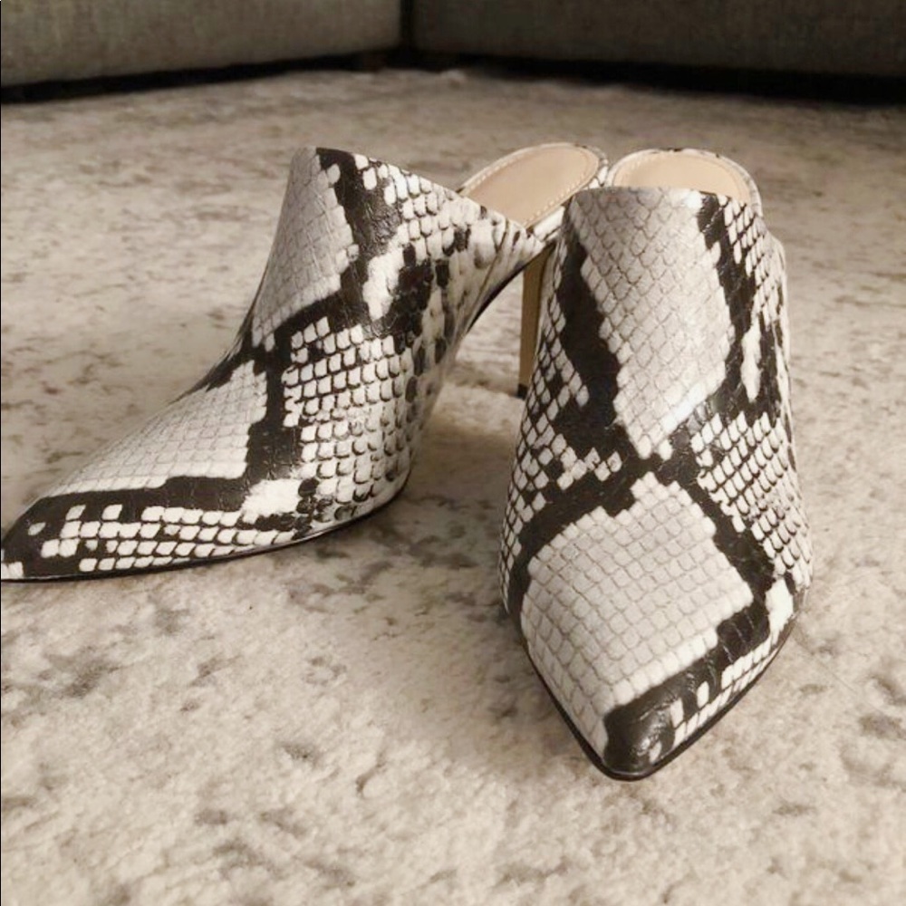 NINE WEST SNAKE PRINT HEELS